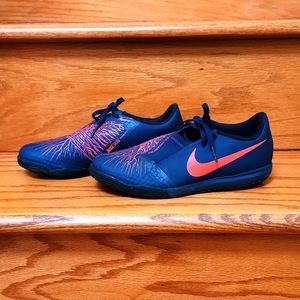 NIKE Phantom Venom Indoor Soccer Shoe